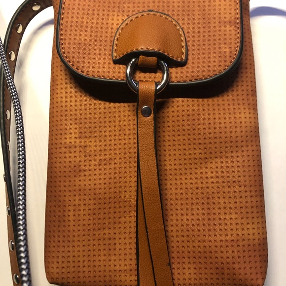 MELLOW WORLD NWOT Vegan Leather Studded Cell Phone Crossbody. - Picture 3 of 10